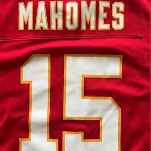 Patrick Mahomes Jersey - YM 10/12. Like new condition!! Very gently worn.
